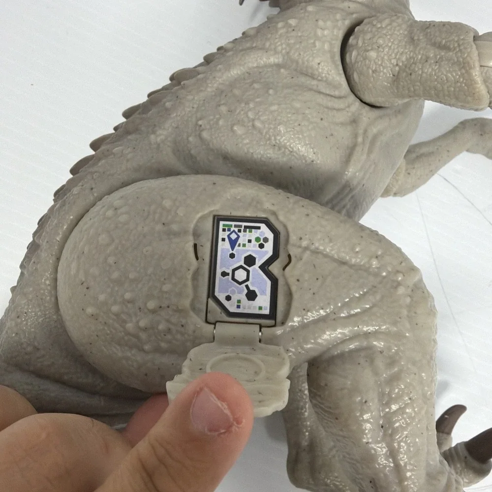 Mattel Jurassic World Camouflage 'N Battle Indominus Rex w Lights Dino Trackers
